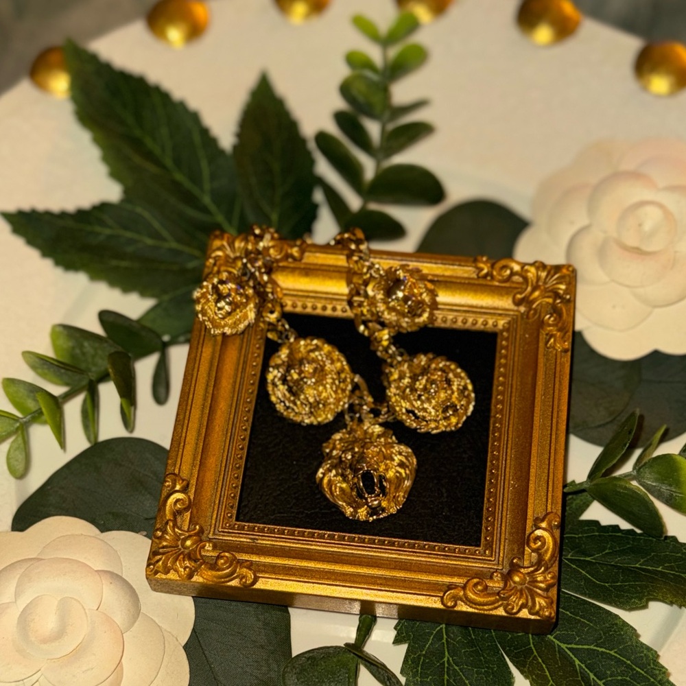 Gold Lion VTG Charm Bracelet - Picture 4 of 11